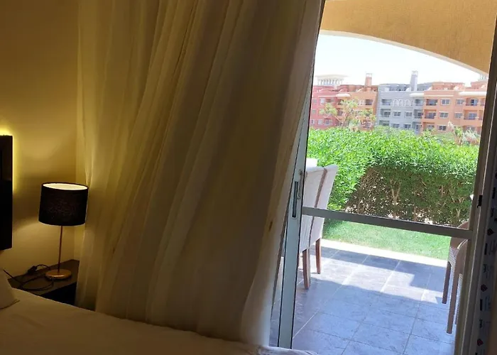 Apartmanhotel Porto 2 Bed And Private Garden-pool View