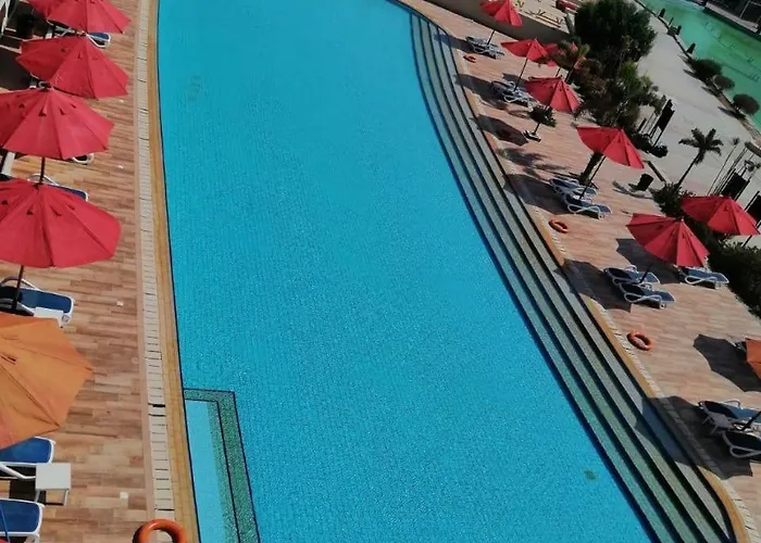 Apartmanhotel Porto 2 Bed And Private Garden-pool View